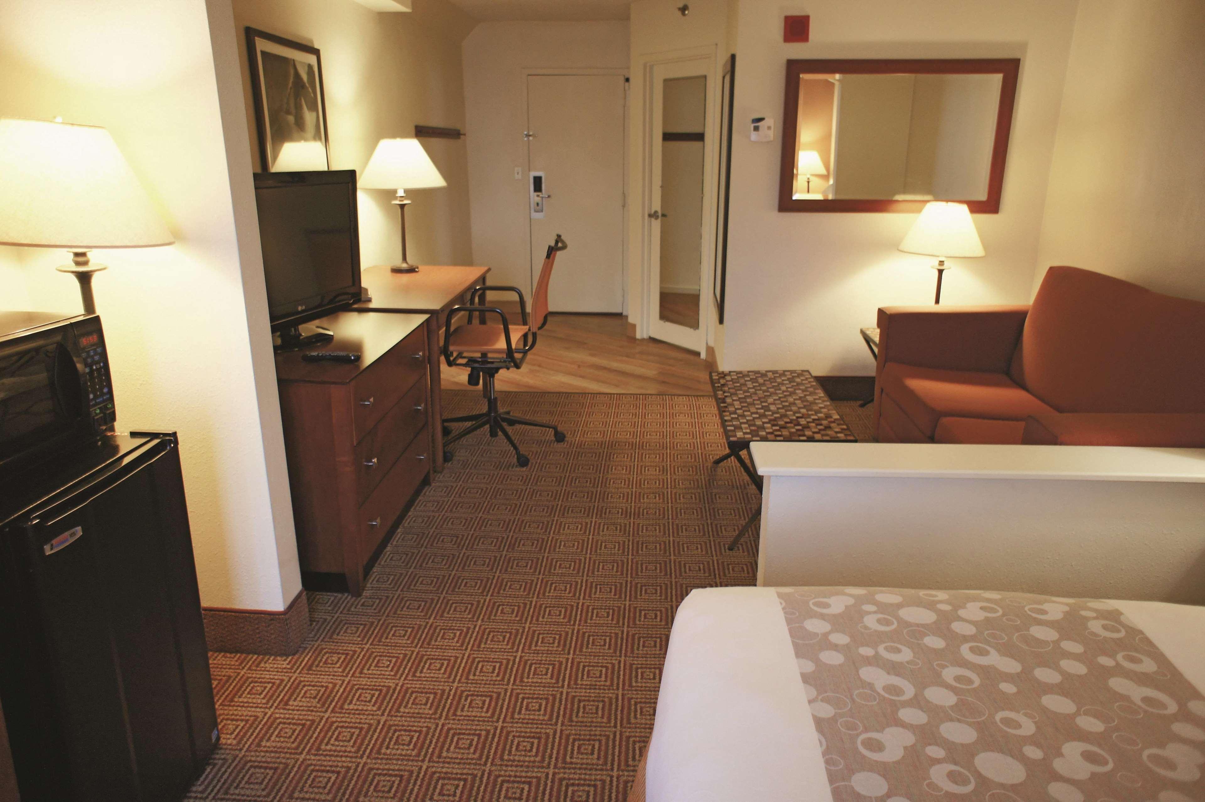 La Quinta By Wyndham Stamford / New York City Extérieur photo