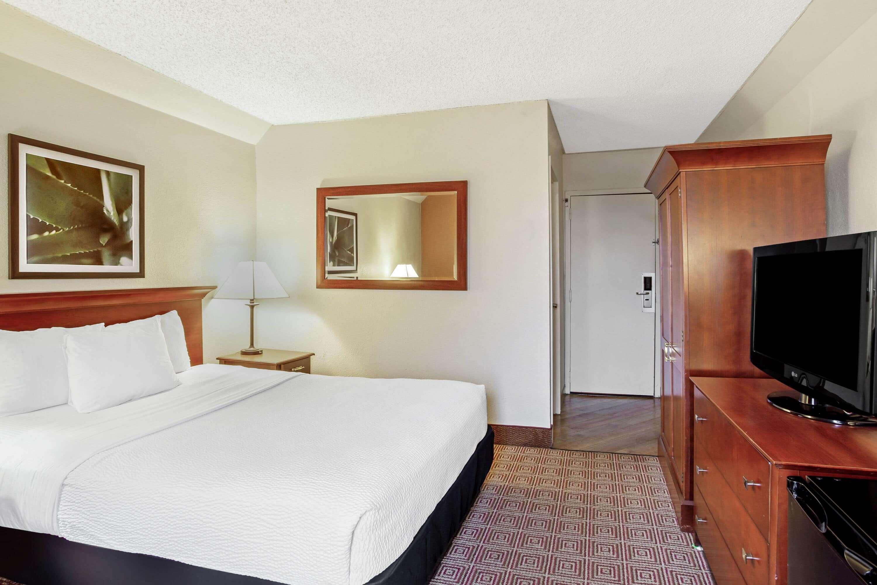 La Quinta By Wyndham Stamford / New York City Extérieur photo