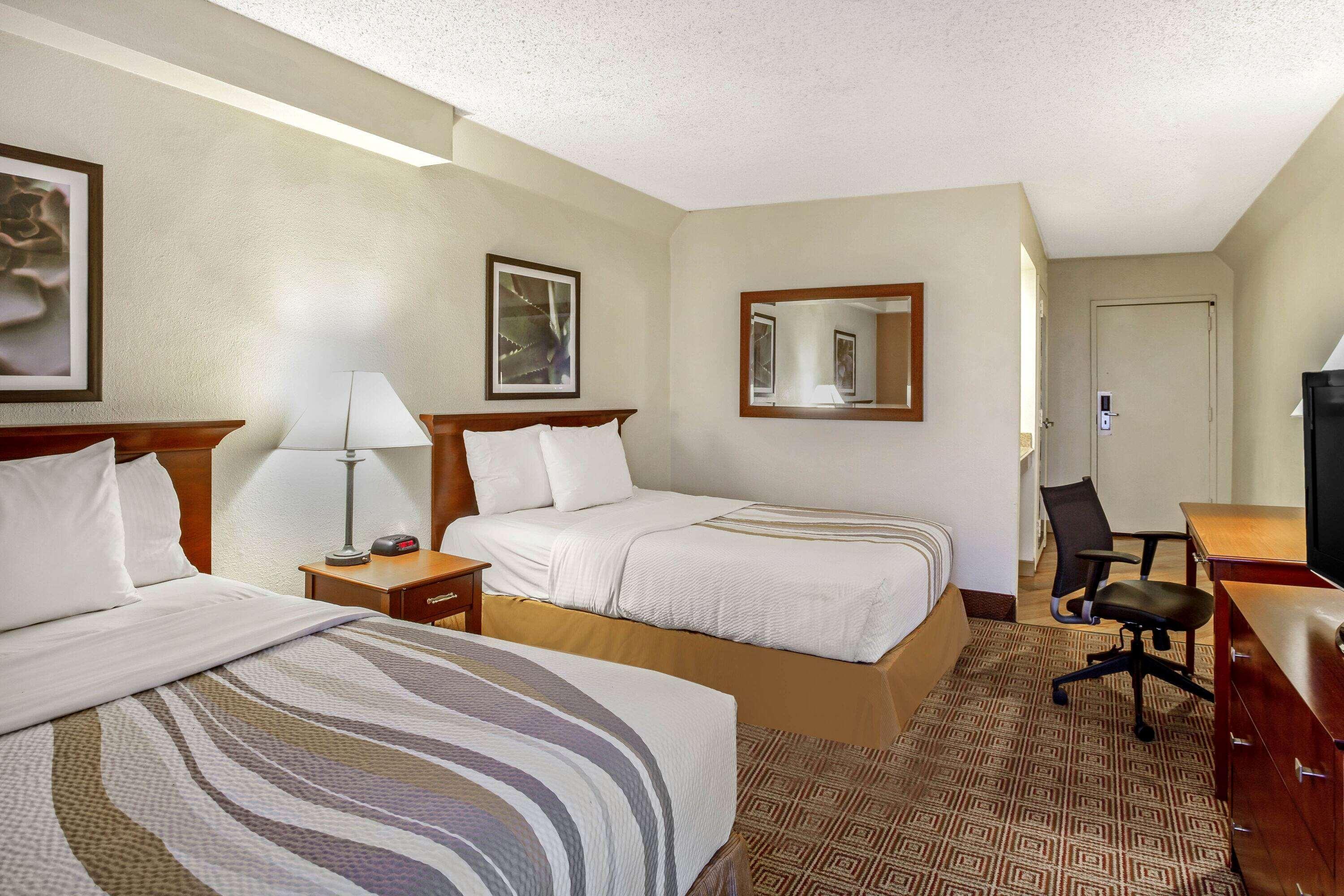 La Quinta By Wyndham Stamford / New York City Extérieur photo