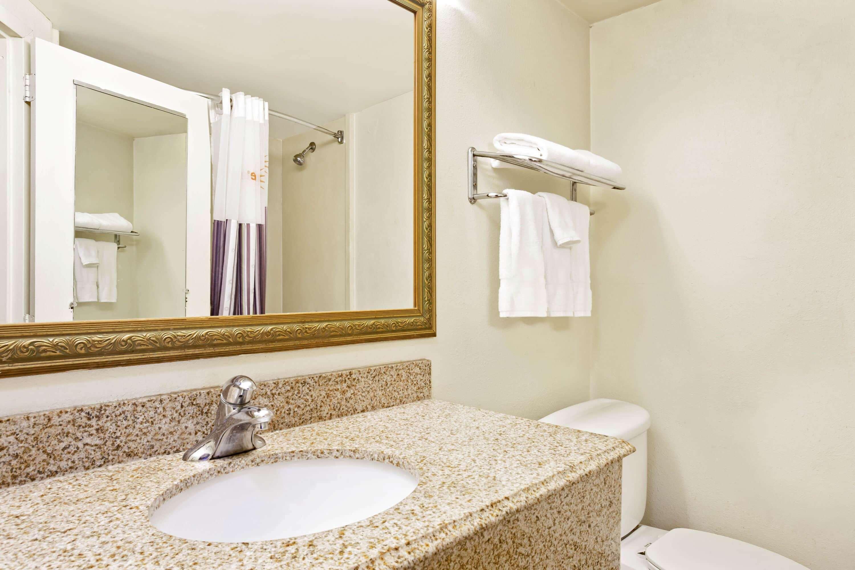 La Quinta By Wyndham Stamford / New York City Extérieur photo